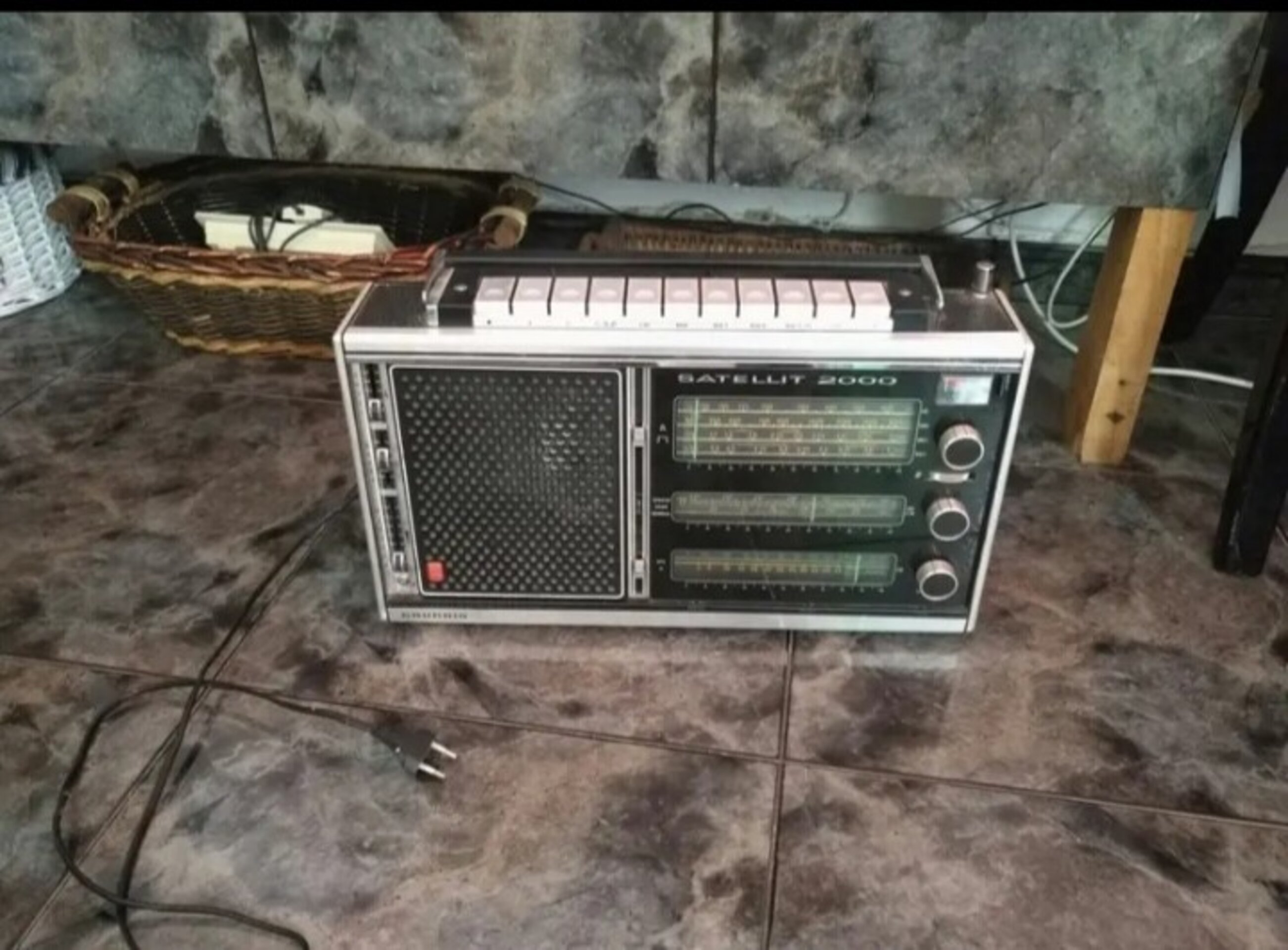 Radio Grundig Satellit 2000 - 2